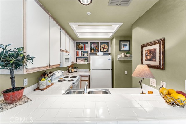 Detail Gallery Image 11 of 29 For 2960 Champion Way #709,  Tustin,  CA 92782 - 2 Beds | 2 Baths
