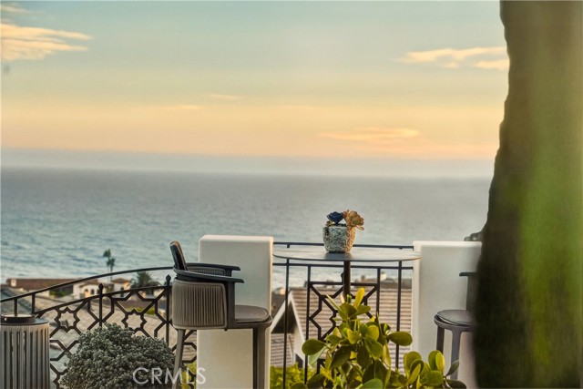 922 EMERALD BAY, Laguna Beach CA: https://media.crmls.org/medias/54561ee7-c220-4320-8c9b-e921609bee51.jpg