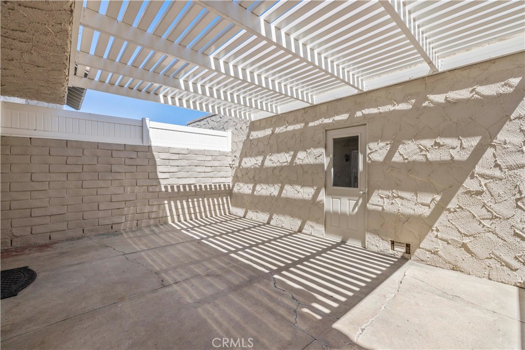 https://media.crmls.org/medias/54562ae2-7e27-4d41-a245-c12ff8eaa02e.jpg?preset=X-Large