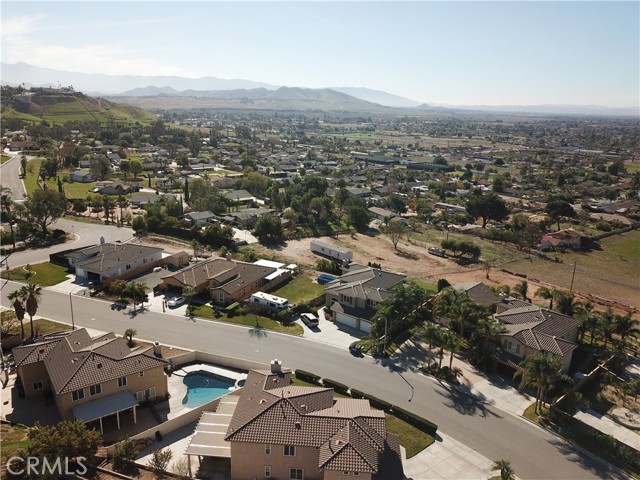 5505 Sunset Ridge Drive, Jurupa Valley CA: https://media.crmls.org/medias/54578516-2a96-41de-b6f2-5d74a10fe0ff.jpg