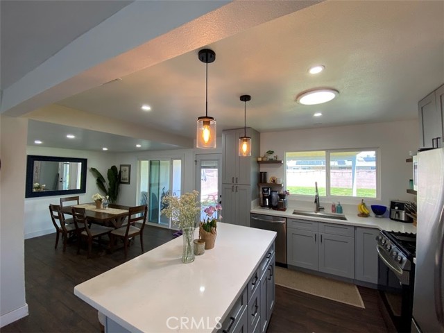 Detail Gallery Image 3 of 14 For 6431 Shawnee Rd, Westminster,  CA 92683 - 3 Beds | 2 Baths