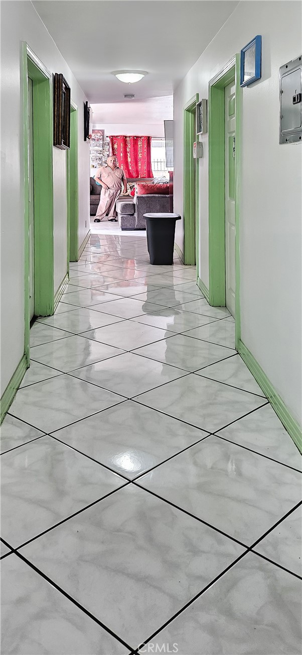 Detail Gallery Image 8 of 8 For 622 W 91st, Los Angeles,  CA 90044 - – Beds | – Baths