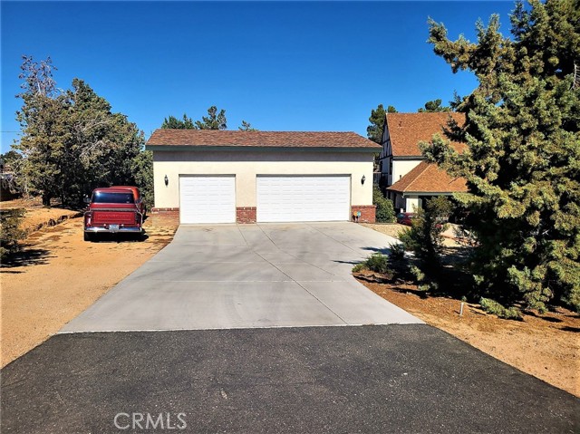 Detail Gallery Image 3 of 24 For 20090 Modoc Rd, Apple Valley,  CA 92308 - 3 Beds | 2/1 Baths