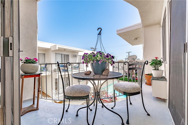 Detail Gallery Image 10 of 37 For 5376 Fairview Bld #205,  Los Angeles,  CA 90056 - 3 Beds | 3 Baths