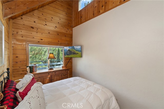 Detail Gallery Image 18 of 49 For 27026 Overlook Ln, Lake Arrowhead,  CA 92352 - 2 Beds | 1/1 Baths