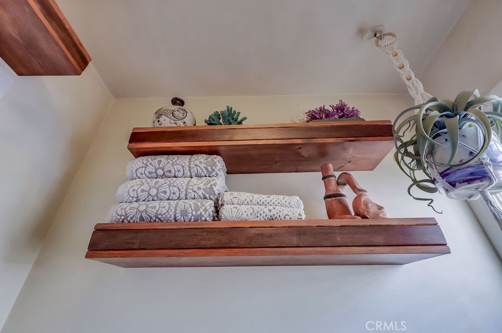 https://media.crmls.org/medias/545c1782-d30a-4ff6-9608-21563fec7966.jpg?preset=X-Large