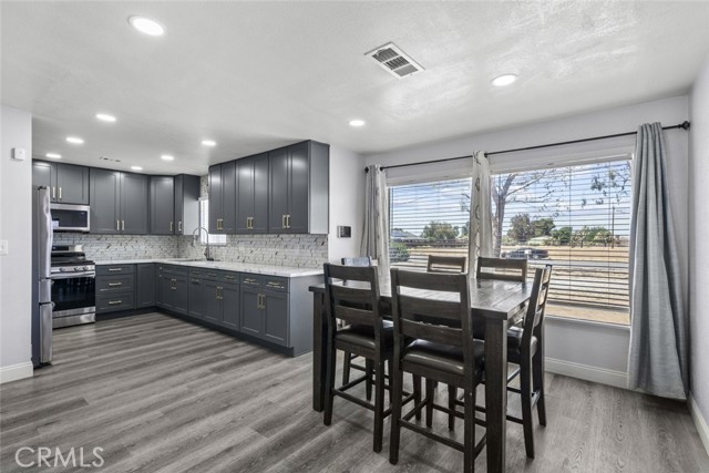 Detail Gallery Image 8 of 32 For 5122 W Avenue L, Lancaster,  CA 93536 - 3 Beds | 2 Baths