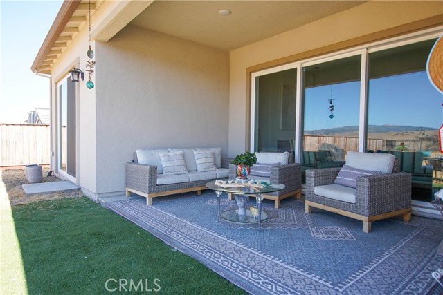 208 Luna Way, Hollister CA: https://media.crmls.org/medias/545d4b93-6718-4c4e-aafc-d23dadb58b9d.jpg