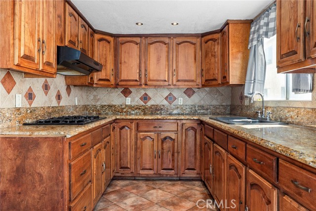 14287 Foothill Blvd, 31 photo 5