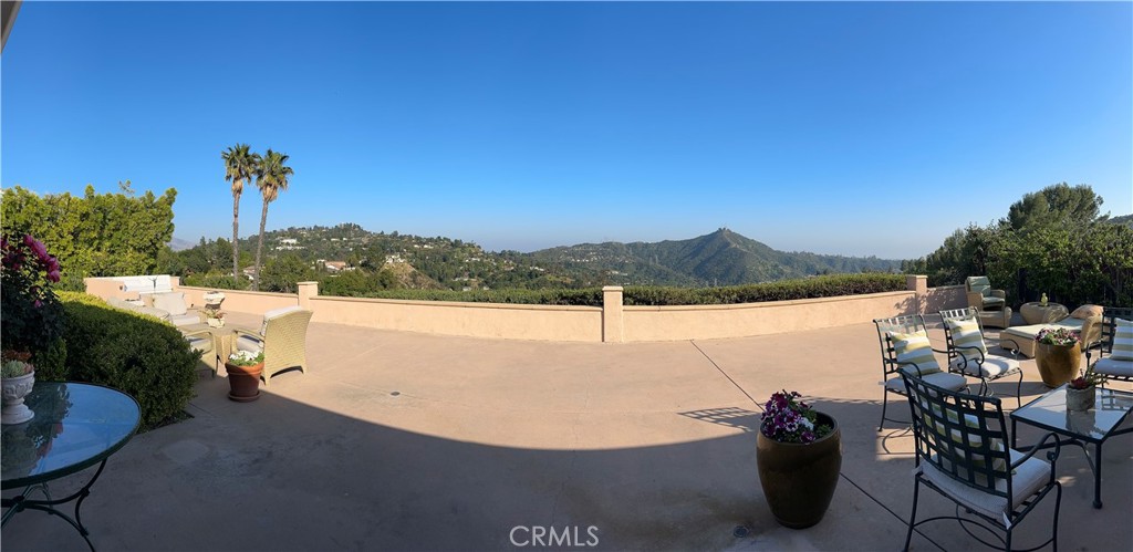 https://media.crmls.org/medias/545dee80-b835-45a0-8fdf-8ce1cf8d3765.jpg?preset=X-Large