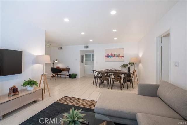 Detail Gallery Image 6 of 31 For 1734 N Fuller Ave #109,  Los Angeles,  CA 90046 - 2 Beds | 2 Baths