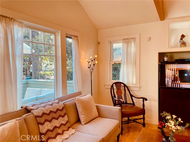 Detail Gallery Image 13 of 39 For 319 W 6th St, Claremont,  CA 91711 - 2 Beds | 2 Baths