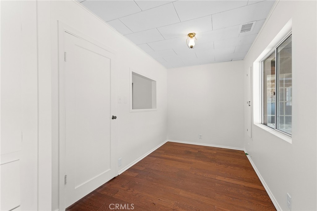 https://media.crmls.org/medias/545e6dc2-d1b3-481e-a6ba-0025a4deade3.jpg?preset=X-Large