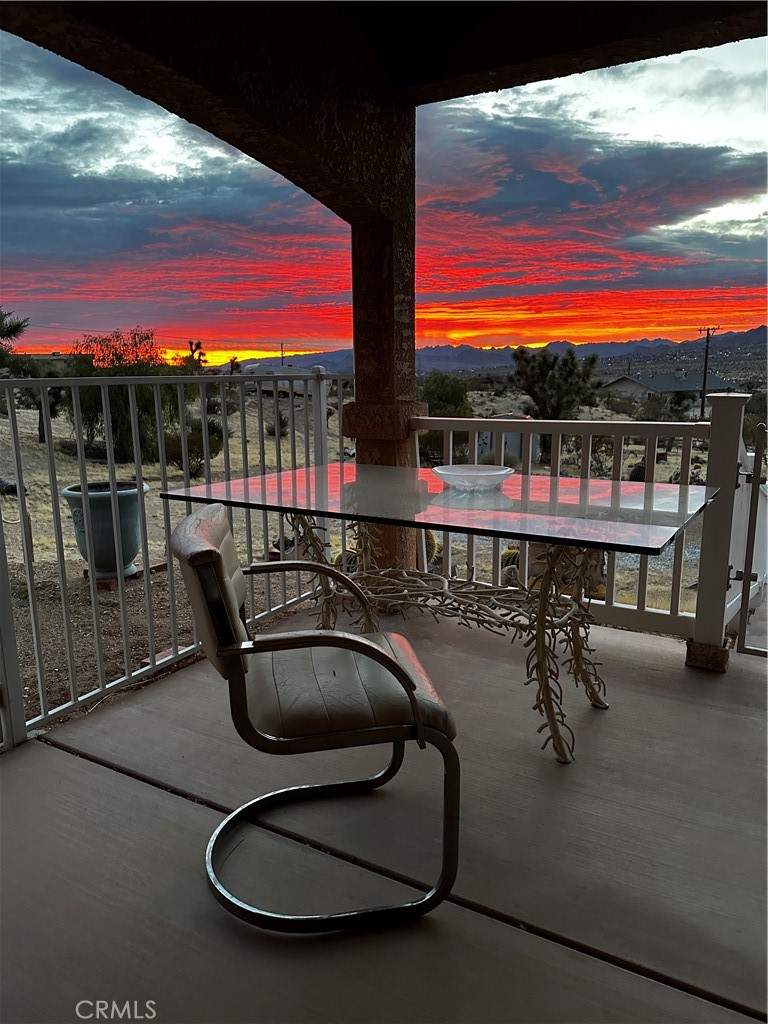 https://media.crmls.org/medias/545ec9bb-6376-4b32-b361-17ca91149503.jpg?preset=X-Large