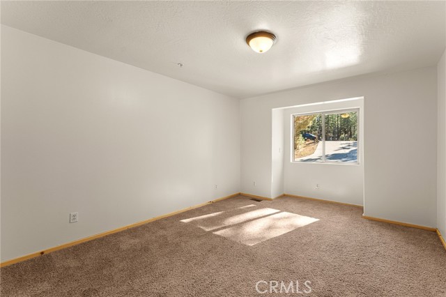 1540 Alderwood Court, Big Bear City CA: https://media.crmls.org/medias/545edc64-738b-408f-b03a-8e8b92a98c3b.jpg