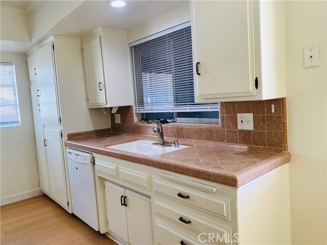 Detail Gallery Image 8 of 14 For 1511 S Main, Corona,  CA 92882 - 3 Beds | 2 Baths