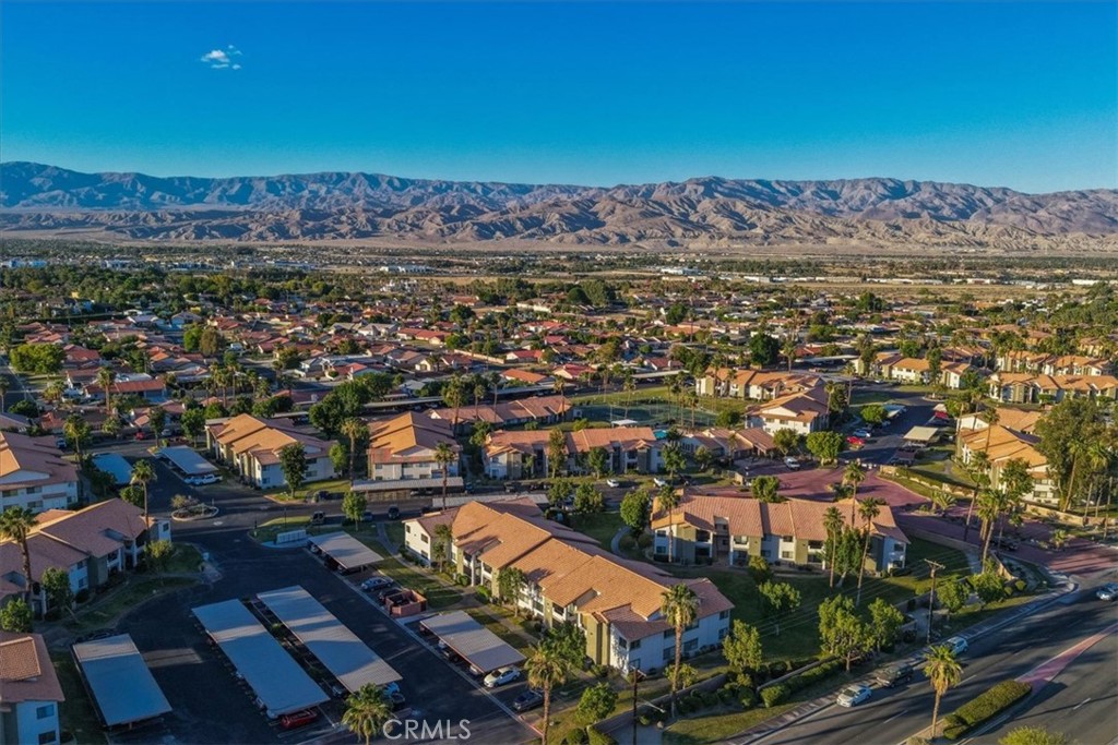 https://media.crmls.org/medias/54606f7d-5077-417c-a665-b28031cd0c99.jpg?preset=X-Large