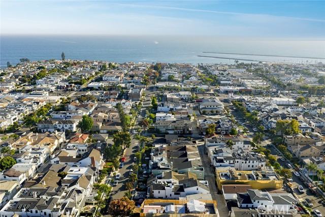 515 Narcissus Avenue, Corona del Mar CA: https://media.crmls.org/medias/5461f10c-1400-480b-9821-21d1f84a6efb.jpg