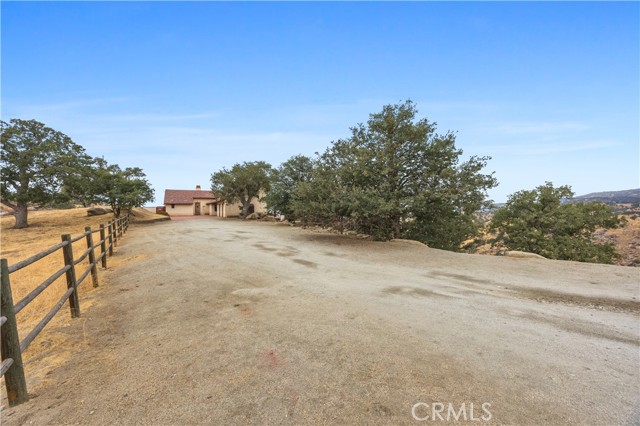 30721 Condor Place, Tehachapi CA: https://media.crmls.org/medias/546299c6-b83d-4cb2-892d-ffb52dda7c29.jpg
