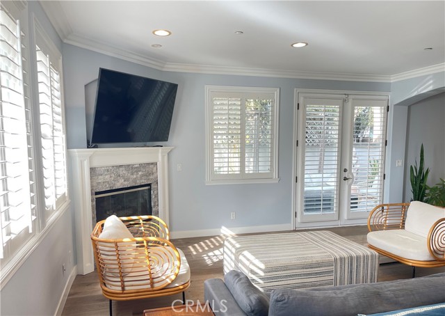 Detail Gallery Image 2 of 47 For 2111 Nelson Ave #B,  Redondo Beach,  CA 90278 - 4 Beds | 3 Baths
