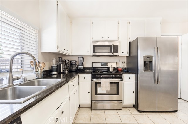 16850 Hidden Creek Drive, Victorville CA: https://media.crmls.org/medias/54634cbe-d799-473b-a9f2-6956be5f8805.jpg