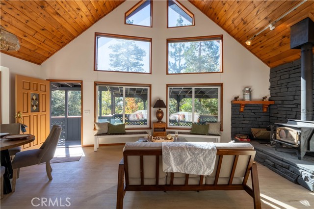 Detail Gallery Image 5 of 43 For 6301 Cedar Ave, Angelus Oaks,  CA 92305 - 2 Beds | 2 Baths