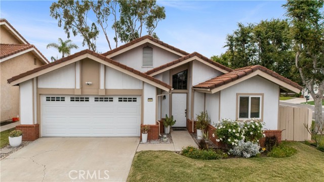 1027 W Rainbow Falls Way, Orange CA: https://media.crmls.org/medias/54637066-bb96-423e-aefb-931c15631cb7.jpg