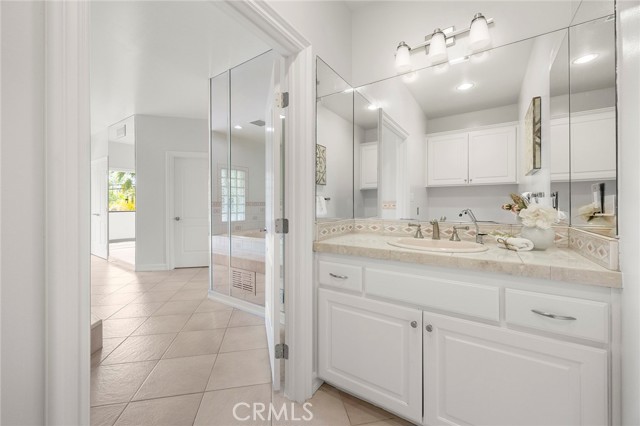 417 W Las Palmas Drive, Fullerton CA: https://media.crmls.org/medias/5463b6ad-84d3-429f-956c-ba2c57cba1fb.jpg