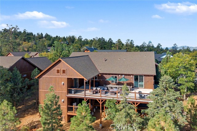 1658 Tuolumne Road, Big Bear City CA: https://media.crmls.org/medias/5463b900-10c9-4ce8-bc38-82db806fa860.jpg