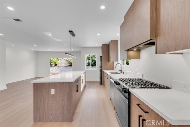 11240 Lull Street, Sun Valley CA: https://media.crmls.org/medias/5463fe9b-9184-4924-b7f9-2ed7ebd53947.jpg