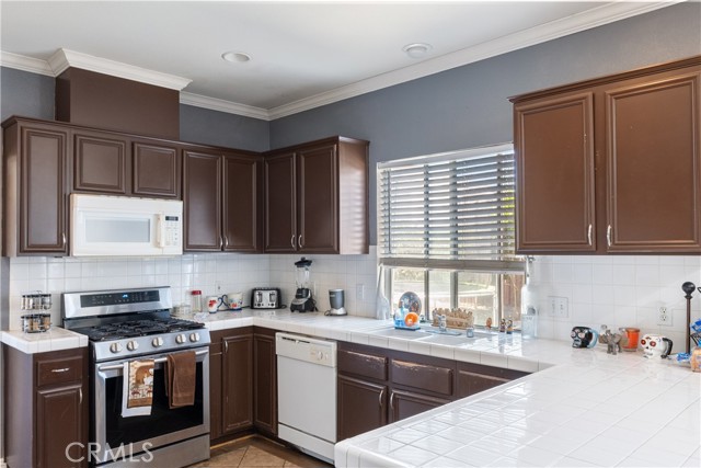 945 Newport Drive, San Jacinto CA: https://media.crmls.org/medias/5464bf63-1d1f-4f98-bf6a-089b93511858.jpg