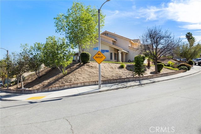 Detail Gallery Image 3 of 38 For 27606 Moonlight Pl, Castaic,  CA 91384 - 3 Beds | 2/1 Baths
