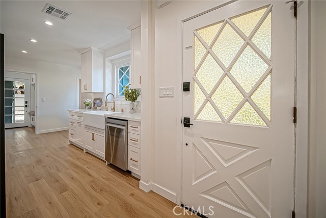 Detail Gallery Image 9 of 74 For 9851 Shadow Island, Sunland,  CA 91040 - 3 Beds | 2 Baths