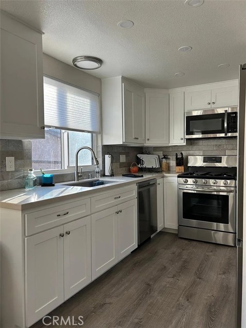 Detail Gallery Image 6 of 17 For 590 Wendy Ln, Costa Mesa,  CA 92627 - 2 Beds | 2/1 Baths