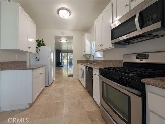 Detail Gallery Image 5 of 15 For 2522 W Macarthur a,  Santa Ana,  CA 92704 - 2 Beds | 2 Baths