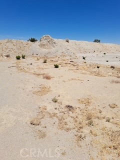 2 E Avenue, Helendale CA: https://media.crmls.org/medias/54680a13-d908-45e9-bc74-aa660907db9e.jpg