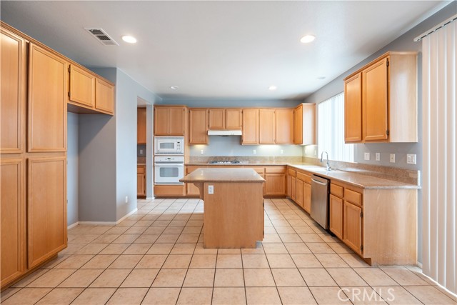 12569 Mesa View Drive, Victorville CA: https://media.crmls.org/medias/54691b47-b90f-4a72-a9eb-4ae514f2d970.jpg