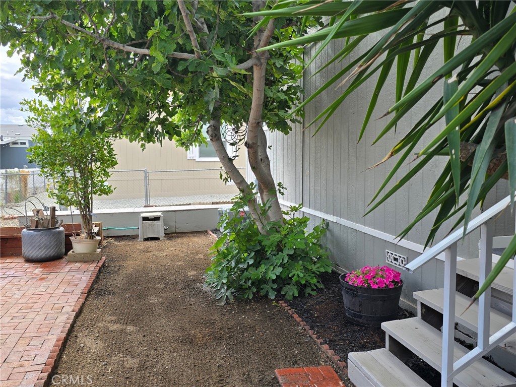 https://media.crmls.org/medias/54696fca-06d1-4bb8-91c3-6ee7f217aeaa.jpg?preset=X-Large