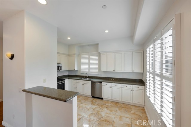 Detail Gallery Image 6 of 36 For 5027 Colfax Ave #1,  Valley Village,  CA 91601 - 3 Beds | 3 Baths