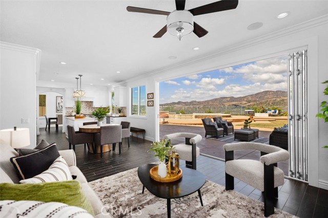 2 Via Bandada, Rancho Santa Margarita CA: https://media.crmls.org/medias/546b5a3a-3260-4fa5-a30b-f25ab46e7d77.jpg