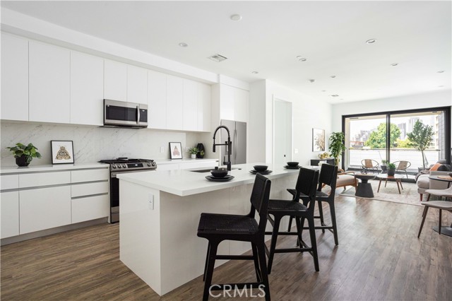118 Astronaut Ellison S Onizuka Street, Los Angeles CA: https://media.crmls.org/medias/546b8a92-902e-4ebd-b0e6-59c251f7006b.jpg