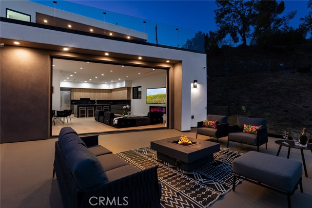5134 Medina Road, Woodland Hills CA: https://media.crmls.org/medias/546c49ea-7e2c-4c90-b1e8-46b621357863.jpg