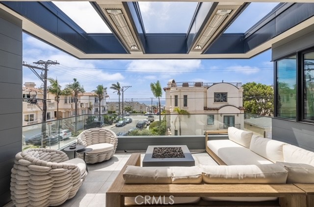 Detail Gallery Image 2 of 7 For 1610 Loma Dr, Hermosa Beach,  CA 90254 - 4 Beds | 4 Baths