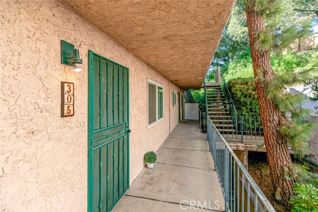 Detail Gallery Image 4 of 30 For 2940 N Verdugo Rd #305,  Glendale,  CA 91208 - 2 Beds | 2 Baths