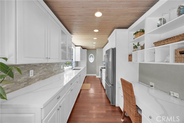 Detail Gallery Image 10 of 39 For 2300 Margaret Dr, Newport Beach,  CA 92663 - 4 Beds | 3 Baths
