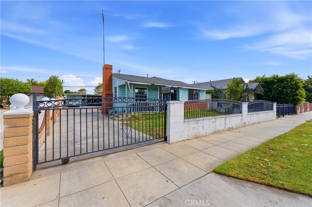 121 E 68th Way