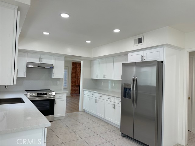 Detail Gallery Image 13 of 31 For 15 Butler St, Irvine,  CA 92612 - 5 Beds | 4 Baths