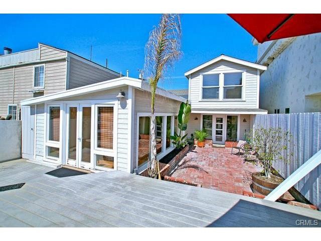Detail Gallery Image 2 of 24 For 16767 Bayview Dr, Sunset Beach,  CA 92649 - 3 Beds | 2 Baths