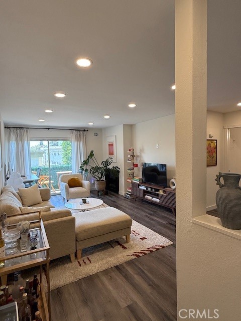 Detail Gallery Image 3 of 11 For 8163 Redlands St #48,  Playa Del Rey,  CA 90293 - 1 Beds | 1 Baths