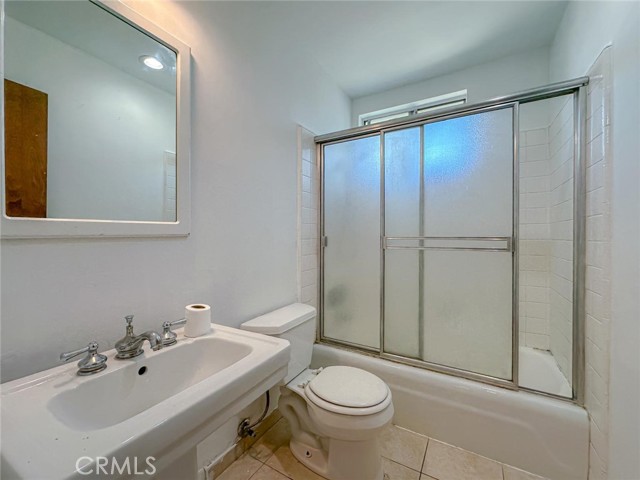 Detail Gallery Image 15 of 46 For 3045 E Theresa #8,  Long Beach,  CA 90814 - 1 Beds | 1 Baths